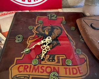 CRIMSON TIDE CLOCK & SIGNS