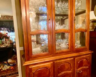 Mid- Century solid wood hutch! Great storage capacity & could be converted to a coffee bar or Liquor Cabinet/Bar!