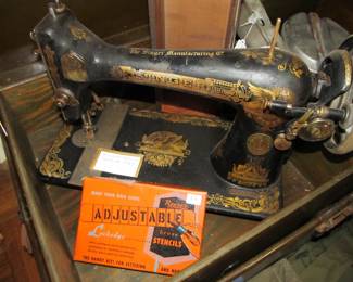 1924 Singer Sewing Machine