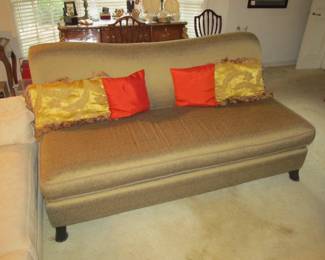 Cute settee/sofa in silk upholstery