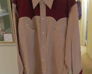 1940s-1950s Western shirt in excellent condition, "Dallas" is embroidered on the back.