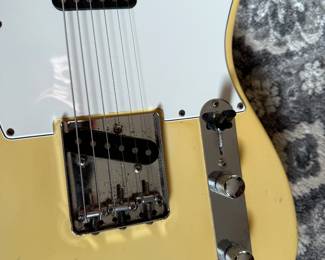 1973 Fender Telecaster. Blonde. Excellent Condition + OHSC

Very clean and lightweight early ’73 Tele with ’72 spec. Quintessential looking blonde maple board Tele. Lots of bite and twang.