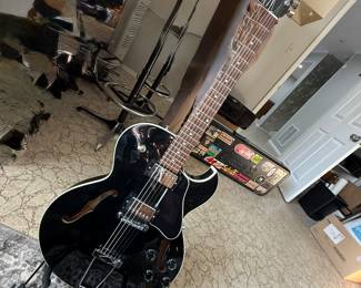 Gibson ES-135 