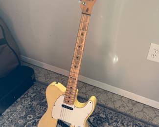 1973 Fender Telecaster. Blonde. Excellent Condition + OHSC

Very clean and lightweight early ’73 Tele with ’72 spec. Quintessential looking blonde maple board Tele. Lots of bite and twang.