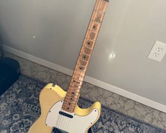 1973 Fender Telecaster. Blonde. Excellent Condition + OHSC

Very clean and lightweight early ’73 Tele with ’72 spec. Quintessential looking blonde maple board Tele. Lots of bite and twang.