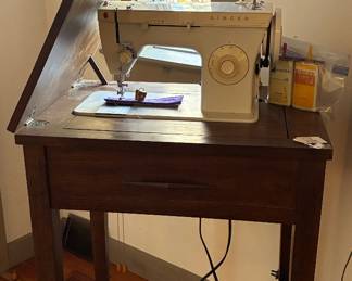 Singer 247 WZC33-8 with pedal wooden cabinet