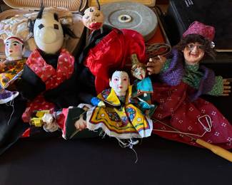 A great collection of unique puppets (incl Cuca and Gloria)