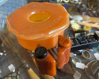Vtg bakelite salt & pepper, DuPont Amber Pyralin La Belle dresser vanity box