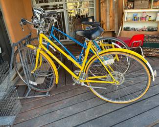 Vtg Raleigh bicycles, helmet, lock, pump
