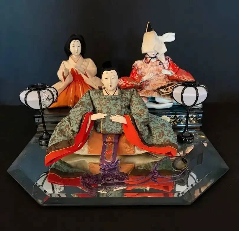 KO414VVintage Japanese Hina Dolls and Lamps