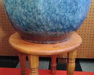 KO441Large Blue Planter Pot with Wooden Stand