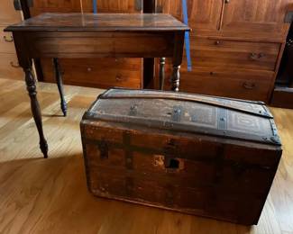 KO339Vintage Table And Trunk 