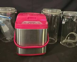 KO387Bread maker and canisters