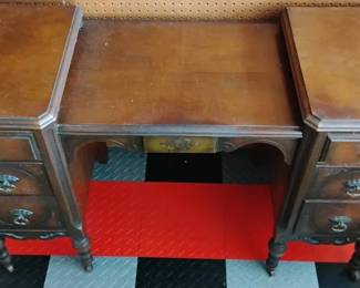 KO438Dark Wooden Vintage Style Desk