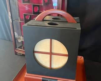 KO399Vintage Lantern And Display Case