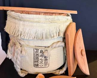 KO347Vintage Sake Barrel 