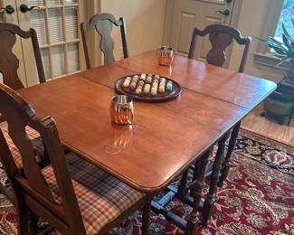 Drop-leaf Dining Table + 4 plaid chairs