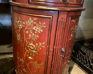 Round accent table - closed