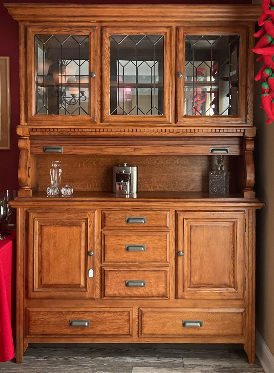 Beautiful China cabinet-60x19x83