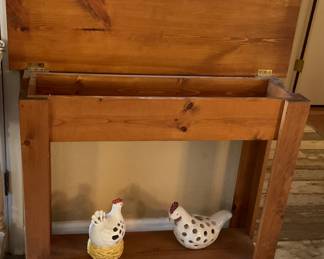 Top opens up for great storage