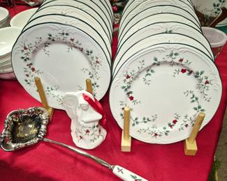 "Winterberry" plates
