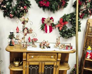 Vintage Pulaski "Highlights" golden oak lighted sideboard.  