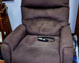 Brown lift chair w/ heat