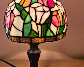 Tiffany style table lamp