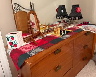 MID-CENTURY MODERN DRESSER W/MIRROR
