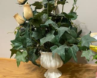 POSSIBILY SOLA WOOD FLOWERS IN VASE