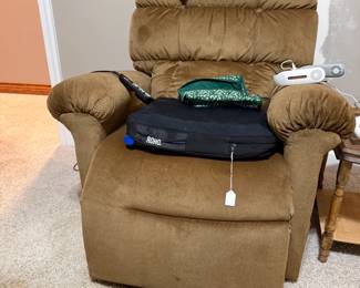 GOLDEN POWER LIFT CHAIR