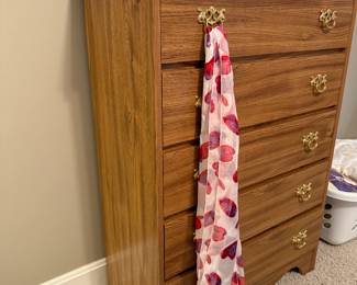 5-DRAWER CHEST OF DRAWERS