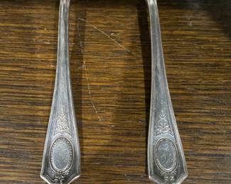 ONEIDA COMMUNITY PLATE FLATWARE IN THE LOUIS XVI PATTERN (SERVICE FOR 6)