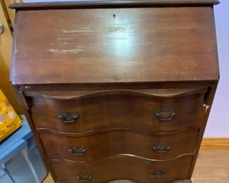 GOVENOR WINTHROP DESK