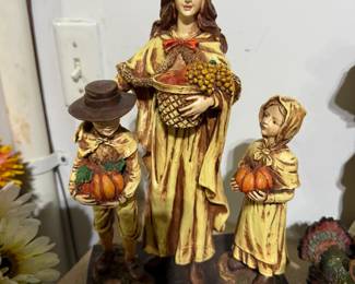 PILGRIM FAMILY FIGURINES TO CELEBRATE THANKSGIVING