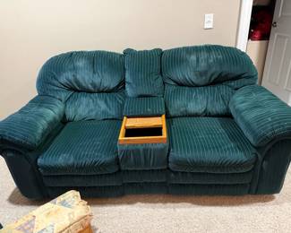 GREEN RECLINER LOVESEAT W/CENTER CONSOLE & STORAGE