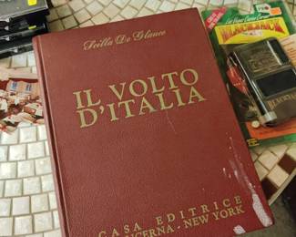 Book written in Italian
