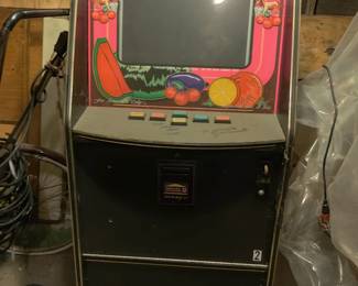 Fruit bingo gaming machine
Takes money to play
It's in great working condition 