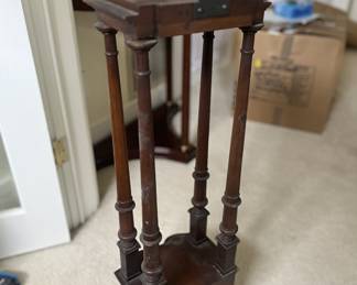 $100 Vintage Weiman smoking stand; H: 32"