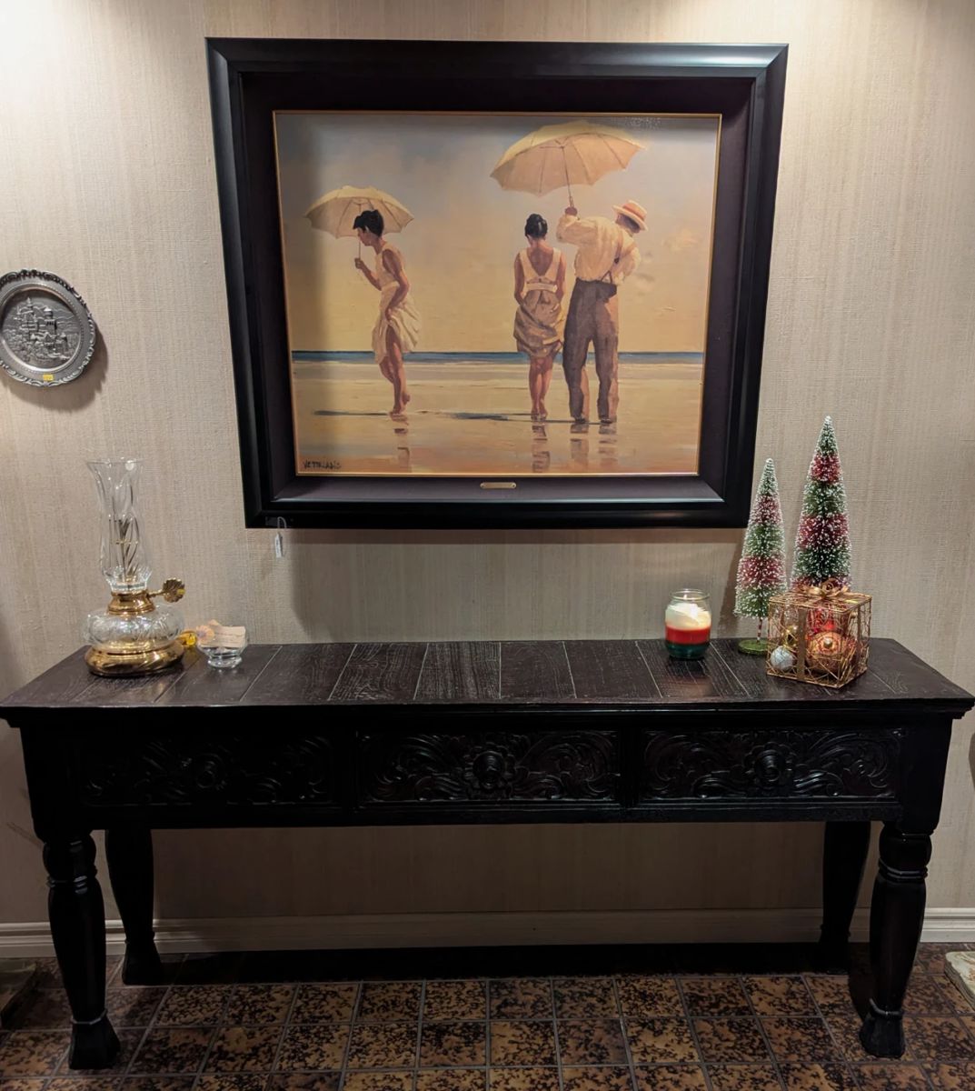 Entryway credenza Spanish style