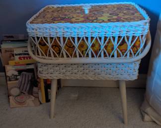 Vintage sewing basket - so cute!