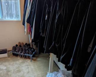 Womens clothes size Med - 2X, shoes size 9 m