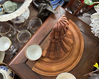 Lots of Blue Willow vintage dishes, 