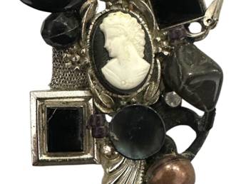 Vintage Cameo Brooch 