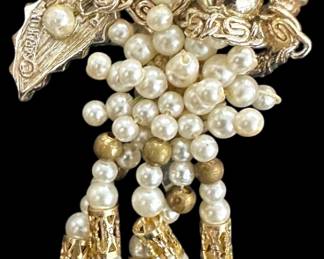 Sarah Coventry Signed Brooch 