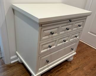 White chest w/pull-out shelf