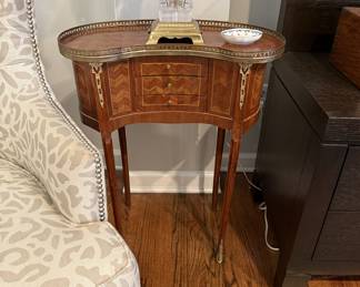 French stand w/ormolu gallery & mounts