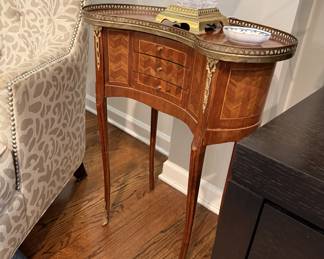 French stand w/ormolu gallery & mounts