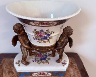 Porcelain vase w/cherubs