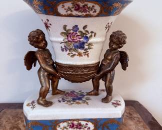 Porcelain vase w/cherubs